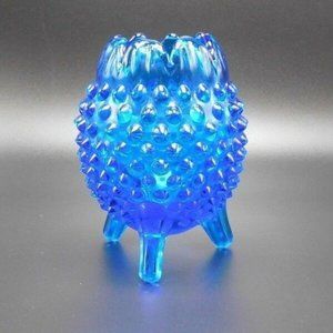 PRE LOGO VINTAGE FENTON BLUE HOBNAIL 3 FOOTED EGG VASE